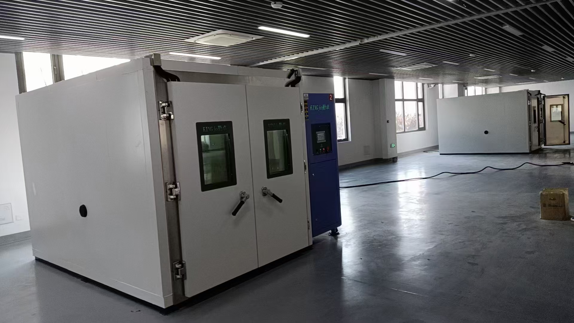 高校選擇步入式高低溫試驗箱的目的 /static/upload/image/20250412/1744440320844849.jpg