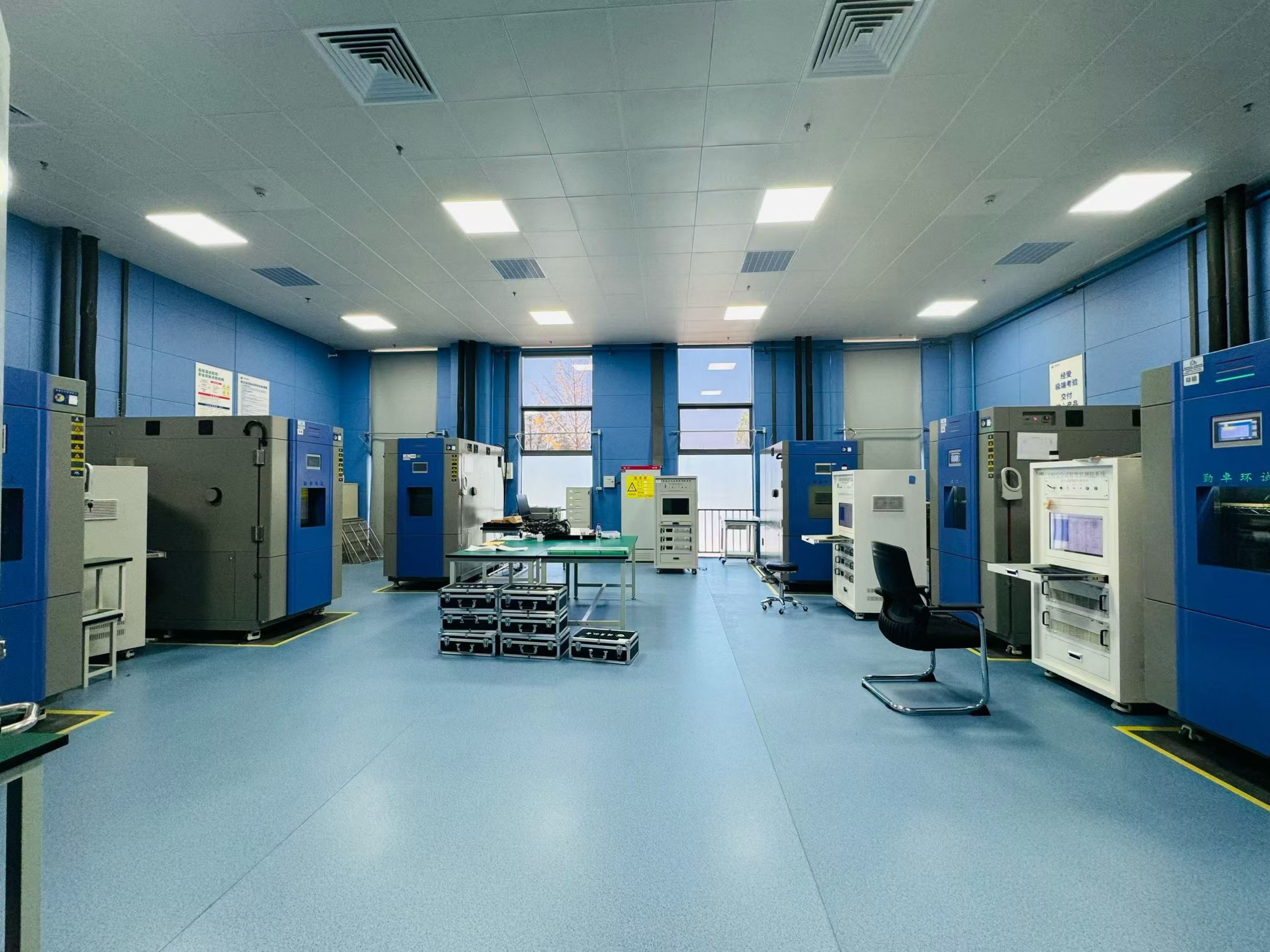 品質鑄盾 軍工信賴 —— 勤卓 408L 快速溫變試驗箱批量進駐湖南軍工單位 /static/upload/image/20260407/1775547303123301.jpg